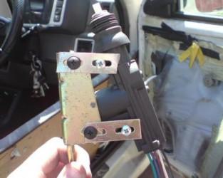rover metro new central locking motor attached to bracket