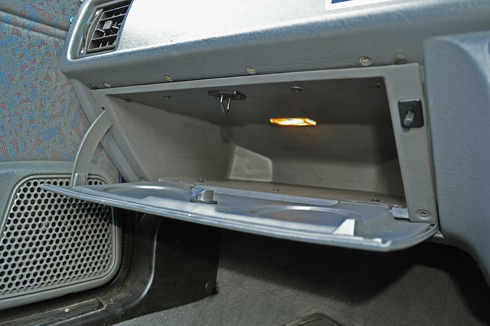 Glove box lamp